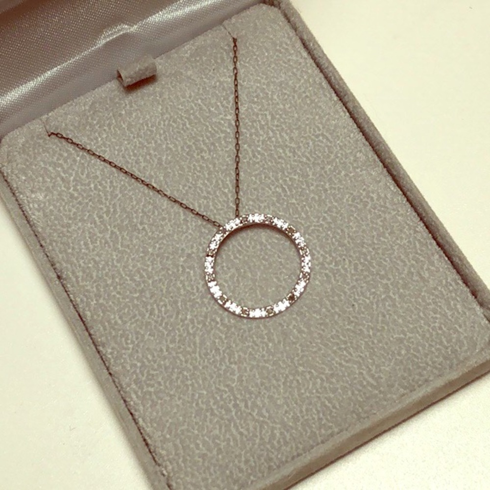 Delicate Radiant Circle Pendant Necklace